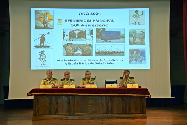 España. Sevilla . Sevilla ha acogido la segunda Convención Nacional de Amigos de la Historia y Cultura Militar que trata de divulgar el conocimiento de la tradición militar española - 5, Foto 5