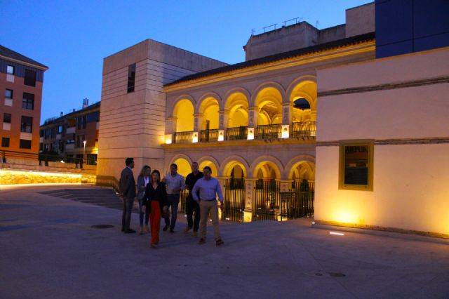 El claustro de la Merced recupera su encanto con casi 150 luminarias ornamentales - 4, Foto 4