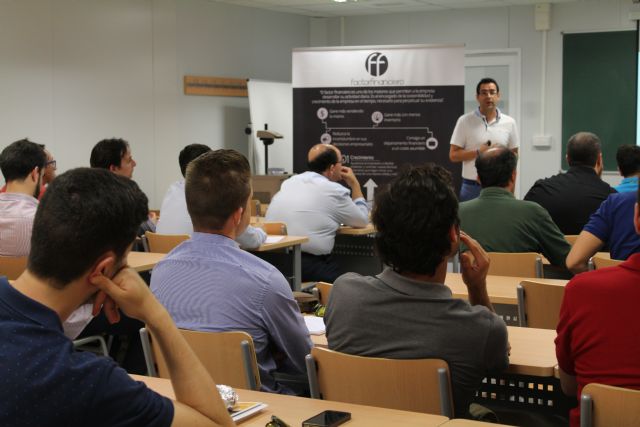 Jóvenes empresarios analizan en la UCAM los cambios que introduce la legislación europea sobre regulación bancaria, Basilea III - 1, Foto 1