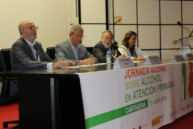 Sanidad recuerda que la mayoría de los daños asociados con el consumo de alcohol aparecen en personas no dependientes - 1, Foto 1