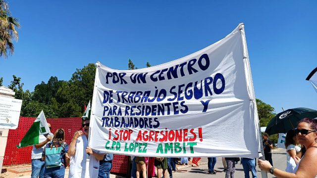 SATSE Murcia se concentra contra las agresiones en el CPD ´López Ambit´ - 3, Foto 3