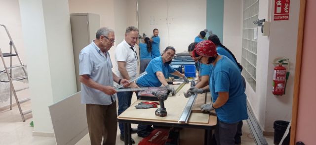 Alumnos del Programa Mixto de Empleo y Formación ponen a punto el Centro de Mayores de Barriomar - 1, Foto 1