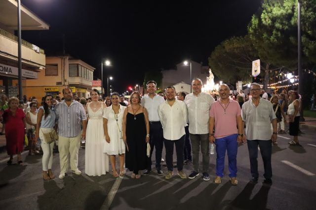 Cientos de fieles acompañaron a la Virgen del Carmen que regresó de madrugada a San Pedro del Pinatar - 2, Foto 2