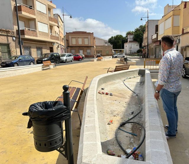 López Escolar (MC) denuncia el mal estado de la Plaza de Molina en Santa Lucía - 1, Foto 1