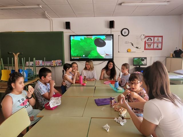 Conchita visita la escuela vacacional inclusiva del centro de atención especializada a menores con autismo - 1, Foto 1