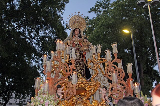 Procesiones letífica . Sevilla . El Carmen de San Leandro se cita con su barrio sevillano de las Huerta en una tarde de fervor popular - 5, Foto 5