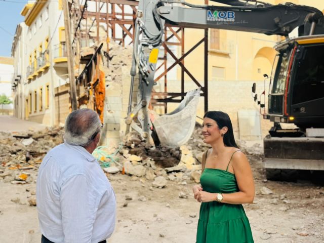 El Ayuntamiento de Lorca inicia el derribo de la fachada de calle Leonés, el primer paso para eliminar los últimos vestigios de los terremotos y seguir recuperando el casco histórico El Ayuntamiento de Lorca inicia el derribo de la fachada de calle Leonés, el primer paso para eliminar los últimos vestigios de los terremotos y seguir recuperando el casco histórico