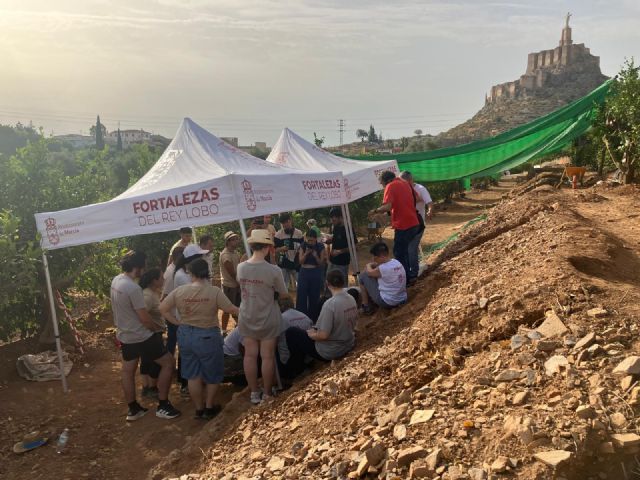 Las excavaciones en Las Fortalezas del Rey Lobo sacan a la luz un trazado de un tercer recinto del Palacio Ibn Mardanís Las excavaciones en Las Fortalezas del Rey Lobo sacan a la luz un trazado de un tercer recinto del Palacio Ibn Mardanís