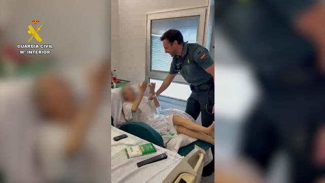 Cuatro guardias civiles reaniman in extremis a una mujer de avanzada edad que se encontraba en parada cardiorrespiratoria Cuatro guardias civiles reaniman in extremis a una mujer de avanzada edad que se encontraba en parada cardiorrespiratoria