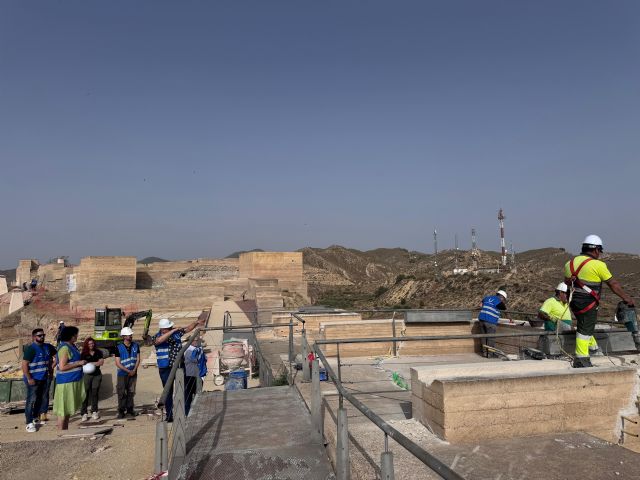 La alcaldesa de Puerto Lumbreras visita los trabajos de rehabilitación que se están ejecutando en el Castillo de Nogalte La alcaldesa de Puerto Lumbreras visita los trabajos de rehabilitación que se están ejecutando en el Castillo de Nogalte