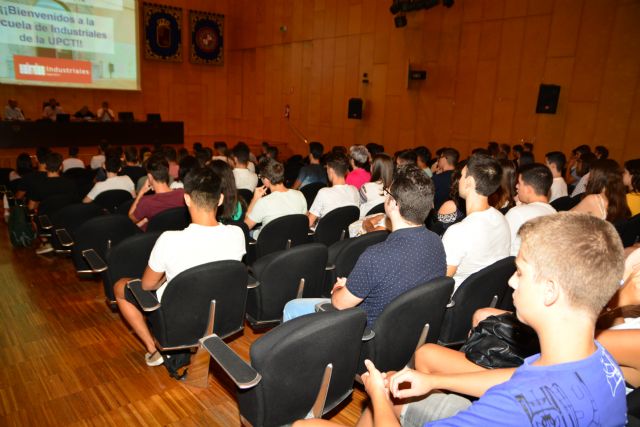 Equipos por autores y pistas para encontrar al tutor en el primer día en la Facultad - 1, Foto 1