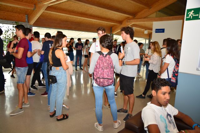 Equipos por autores y pistas para encontrar al tutor en el primer día en la Facultad - 3, Foto 3