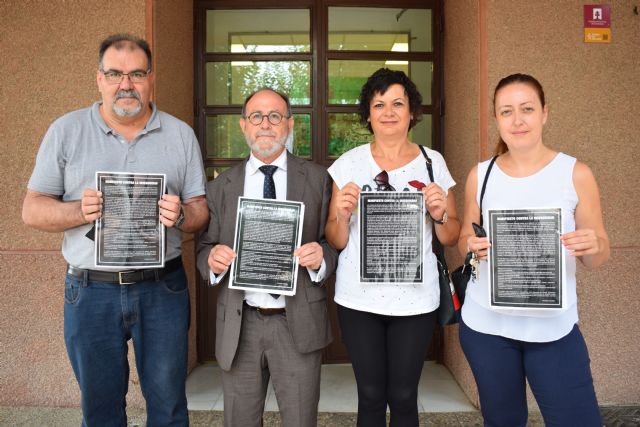 Vecinos de Alguazas registran en el ayuntamiento el manifiesto del pueblo contra la inseguridad - 2, Foto 2