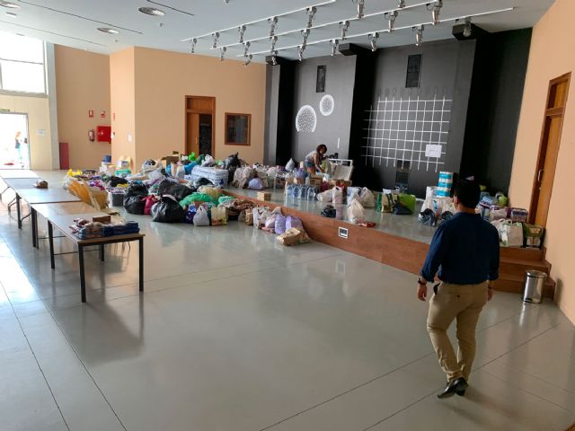 El alcalde de Pliego, Antonio Huescar entrega en San Javier las donaciones recogidas en su municipio para los afectados por las inundaciones - 4, Foto 4