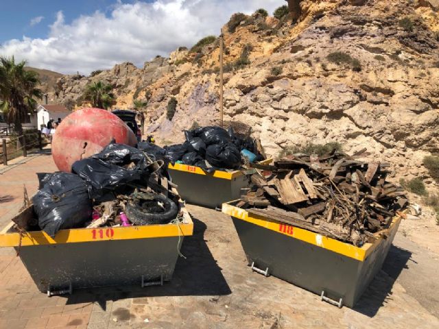 Doscientos cuarenta voluntarios participan en la recogida de más de 24 metros cúbicos de basuras en Portmán - 2, Foto 2