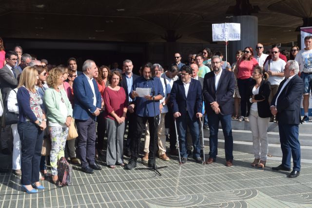 Víctor Martínez: La inclusión de los derechos sociales en el Estatuto de Autonomía situará a la Región a la vanguardia en prestaciones sociales - 1, Foto 1