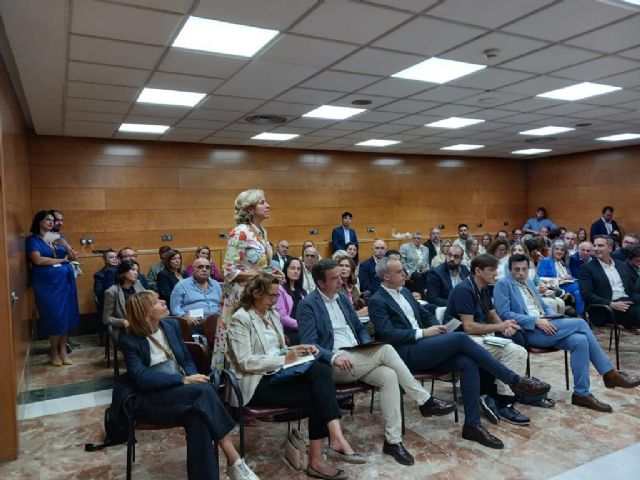 El Ayuntamiento expone en Granada sus avances en la implantación de la Agenda Urbana 2030 - 2, Foto 2