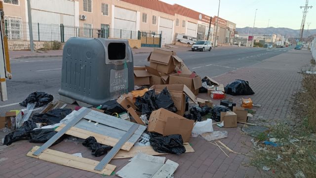 Desde el Ayuntamiento realizan un llamamiento para evitar los depósitos de enseres y las escombreras ilegales - 2, Foto 2