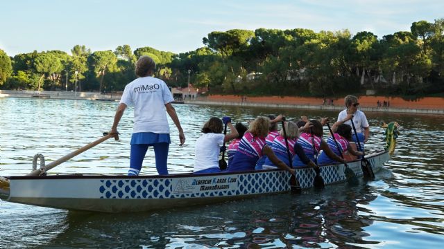 MiMaO y el Barco Dragón del Alberche Kayak Club reman a una por los beneficios del deporte frente al cáncer de mama - 1, Foto 1