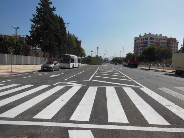 La calle Morera de Santiago el Mayor cuenta con nuevas aceras y casi una treintena de nuevos aparcamientos regulados - 1, Foto 1