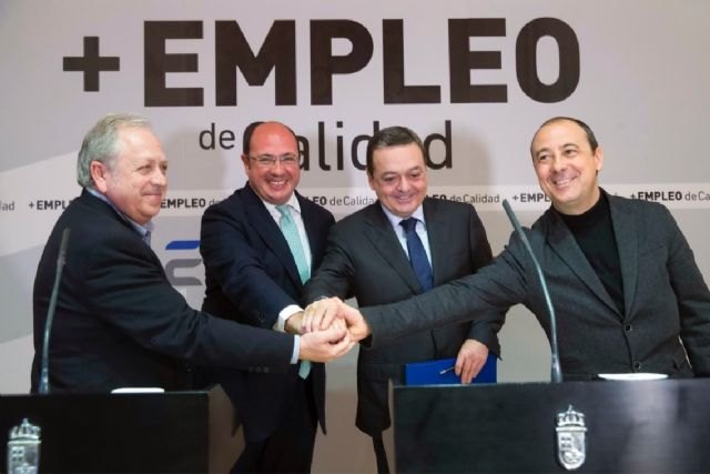 El presidente de la Comunidad firma con sindicatos y empresarios el primer acuerdo de diálogo social en España por un empleo de calidad - 1, Foto 1