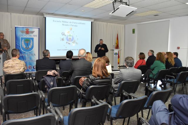 La Base Aérea de Alcantarilla recibe la visita de la Asamblea Regional de Murcia - 1, Foto 1