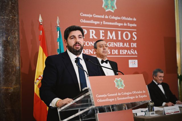 López Miras recibe el premio del Consejo General de Dentistas de España por su fomento de la salud oral al frente del Gobierno regional - 2, Foto 2