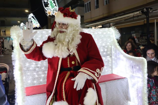 Papá Noel sorprende una vez más a los pinatarenses en pleno espectáculo navideño - 1, Foto 1