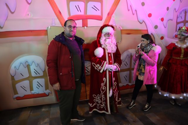 Papá Noel sorprende una vez más a los pinatarenses en pleno espectáculo navideño - 2, Foto 2