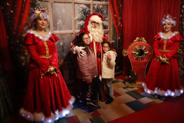 Papá Noel sorprende una vez más a los pinatarenses en pleno espectáculo navideño - 4, Foto 4