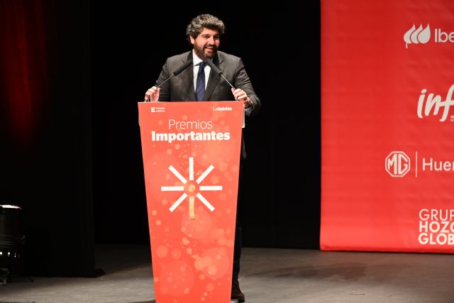 López Miras clausura los Premios Importantes 2024 de La Opinión y resalta que los galardonados inspiran a otros a seguir su camino - 2, Foto 2