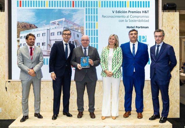 CaixaBank entrega en FITUR al Hotel Portman el premio 'CaixaBank Hotels & Tourism al compromiso con la sostenibilidad' de la Región de Murcia - 2, Foto 2