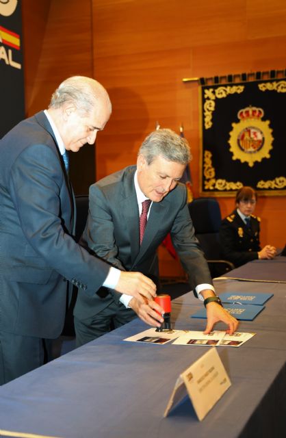 Correos presenta un sello que conmemora el Bicentenario de la Policía Nacional - 1, Foto 1