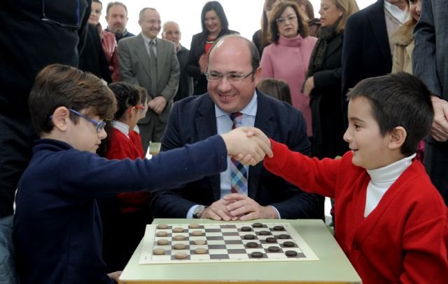 Pedro Antonio Sánchez: Dotar a la educación de los medios que necesita es la mejor inversión que podemos hacer para el futuro de la Región - 1, Foto 1