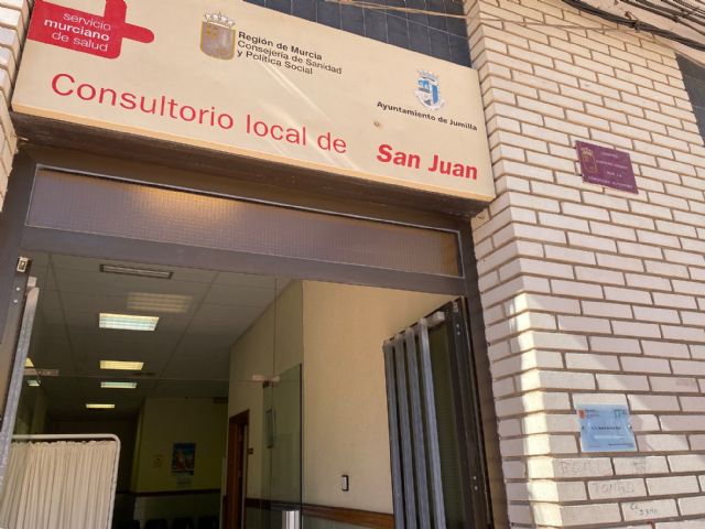 La alcaldesa y el gerente del Área V de Salud visitan el Consultorio del Barrio San Juan con el objetivo de ponerlo a punto para su reapertura - 2, Foto 2