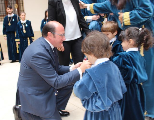 El presidente de la Comunidad recibe a la Convocatoria de la Cofradía del Amparo - 1, Foto 1