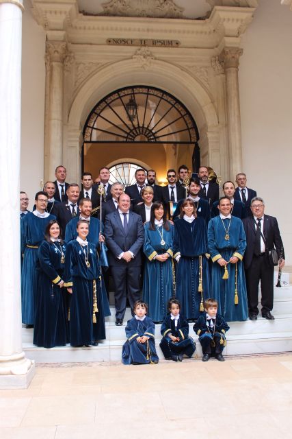 El presidente de la Comunidad recibe a la Convocatoria de la Cofradía del Amparo - 2, Foto 2