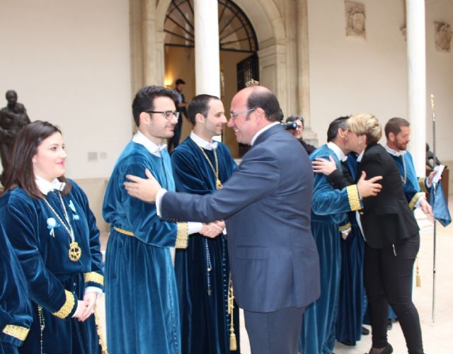 El presidente de la Comunidad recibe a la Convocatoria de la Cofradía del Amparo - 3, Foto 3