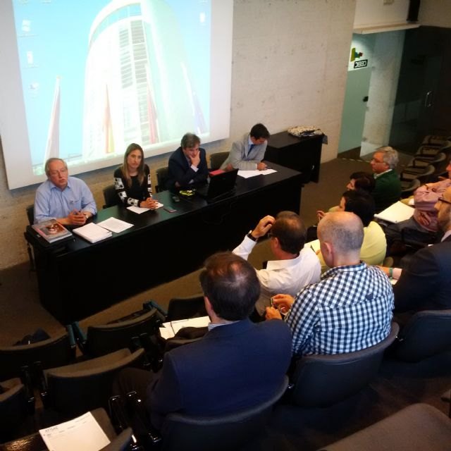 La Comunidad crea una mesa de trabajo para mejorar de la seguridad industrial - 1, Foto 1