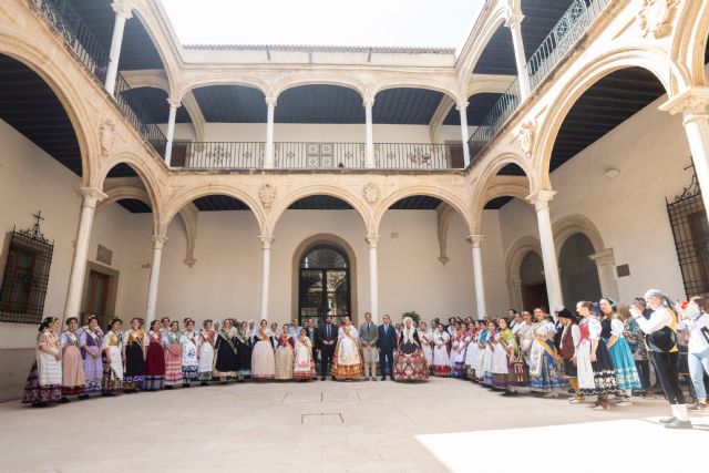 López Miras recibe a las Reinas de la Huerta y valora el gran trabajo de las peñas - 1, Foto 1