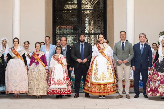 López Miras recibe a las Reinas de la Huerta y valora el gran trabajo de las peñas - 2, Foto 2