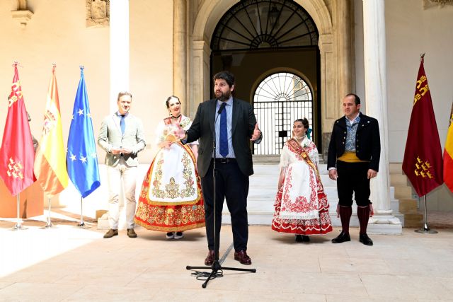 López Miras recibe a las Reinas de la Huerta y valora el gran trabajo de las peñas - 3, Foto 3