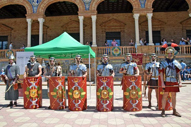 Historia Militar. Sevilla . Una convención reúne en la Plaza de España a asociaciones amigas de la historia militar - 3, Foto 3