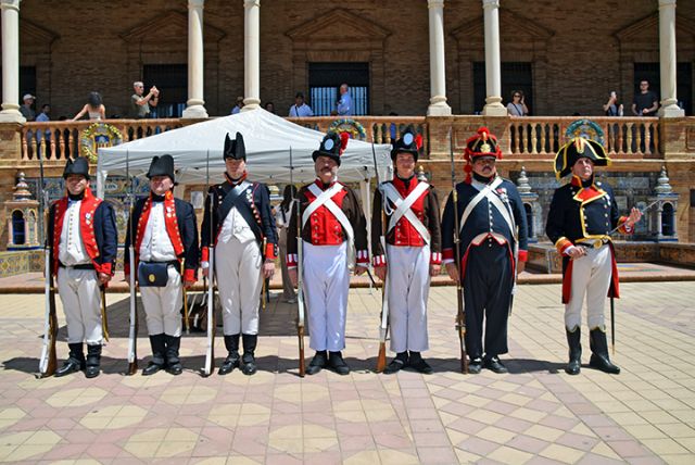 Historia Militar. Sevilla . Una convención reúne en la Plaza de España a asociaciones amigas de la historia militar - 5, Foto 5