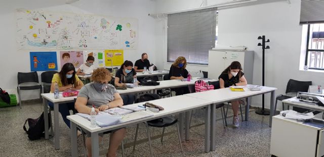 Alcantarilla reanuda los cursos formativos de gestión administrativa y atención sociosanitaria para desempleados - 1, Foto 1