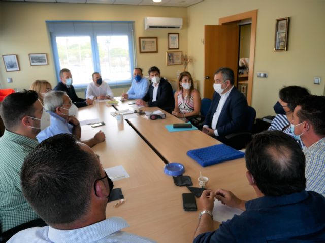 El PP acusa al Gobierno de Sánchez de esquilmar social y económicamente al sector pesquero - 2, Foto 2