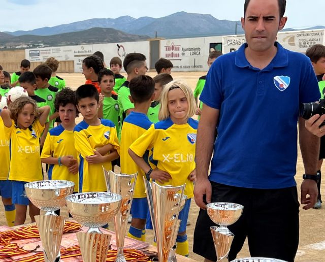 Medio millar de personas en la clausura del curso de la Escuela de Fútbol de las Pedanías Altas en Lorca, patrocinada por X-ELIO - 3, Foto 3