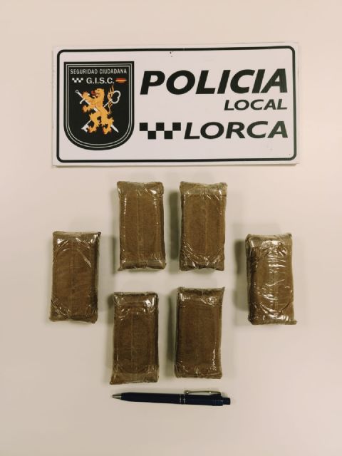 La Policía Local detiene a dos jóvenes por un delito contra la salud pública en Lorca - 1, Foto 1