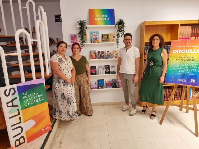 La Biblioteca Municipal de Bullas muestra con orgullo su Punto Arcoíris - 1, Foto 1