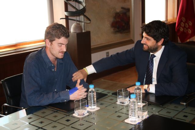 López Miras recibe en el Palacio de San Esteban al murciano Alejandro Martínez - 1, Foto 1